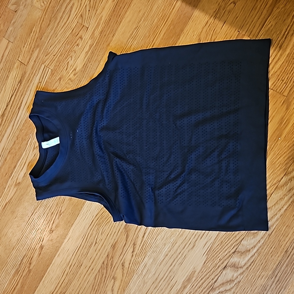 Lululemon top.